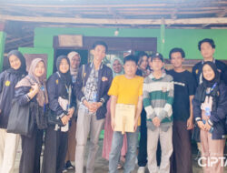 Mahasiswa KKN dan Kelompok Disabilitas Desa Curah Jeru Kolaborasi Ciptakan Kerupuk Lele Berkualitas